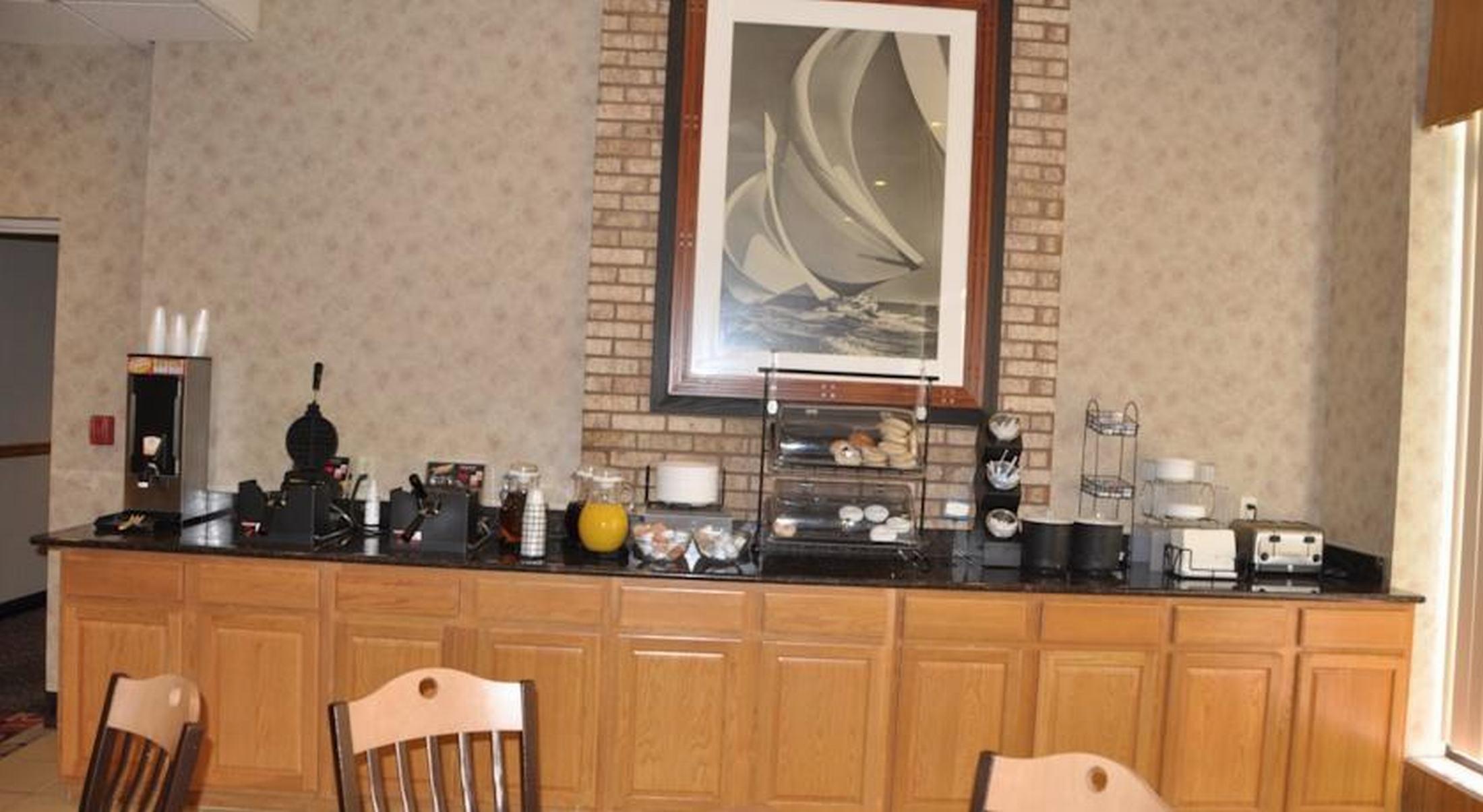Quality Inn Истон Экстерьер фото